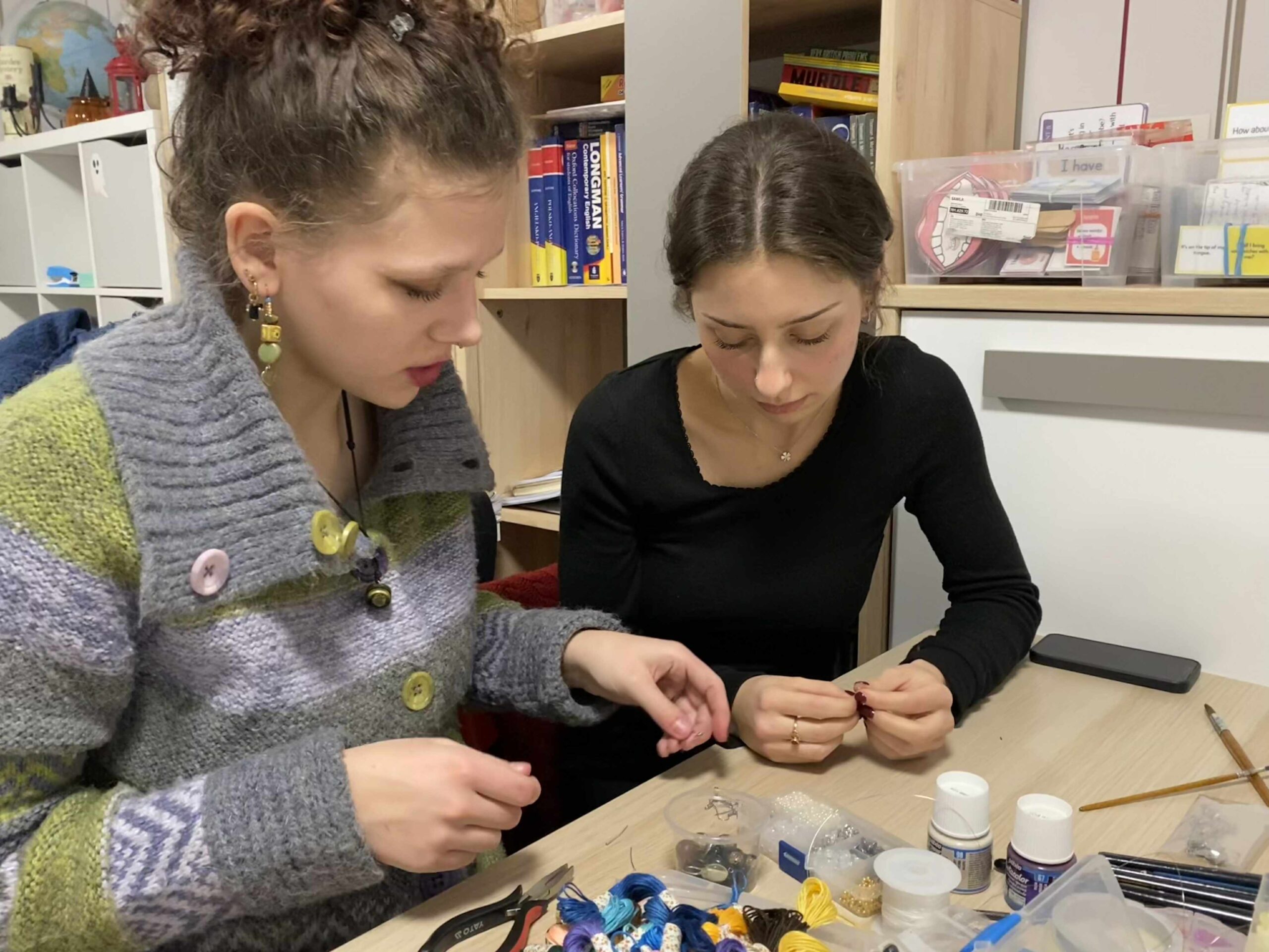 Warsztaty modowe – Borowiacka tradycja w nowoczesnej odsłonie w ramach projektu „Na zakwasie, na wzorze, na słowie – społeczność gotowa do wypieku.”